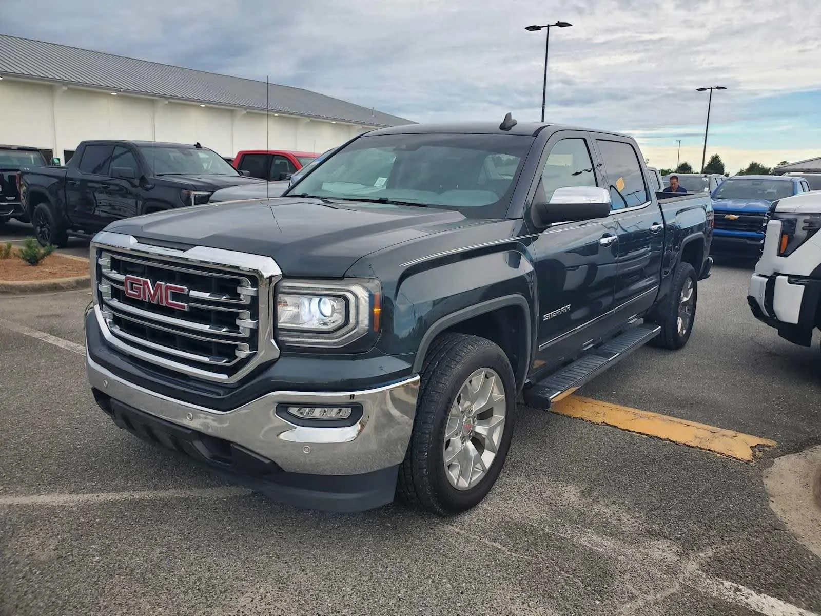 Used 2018 DARK SLATE METALLIC GMC SLT image 1