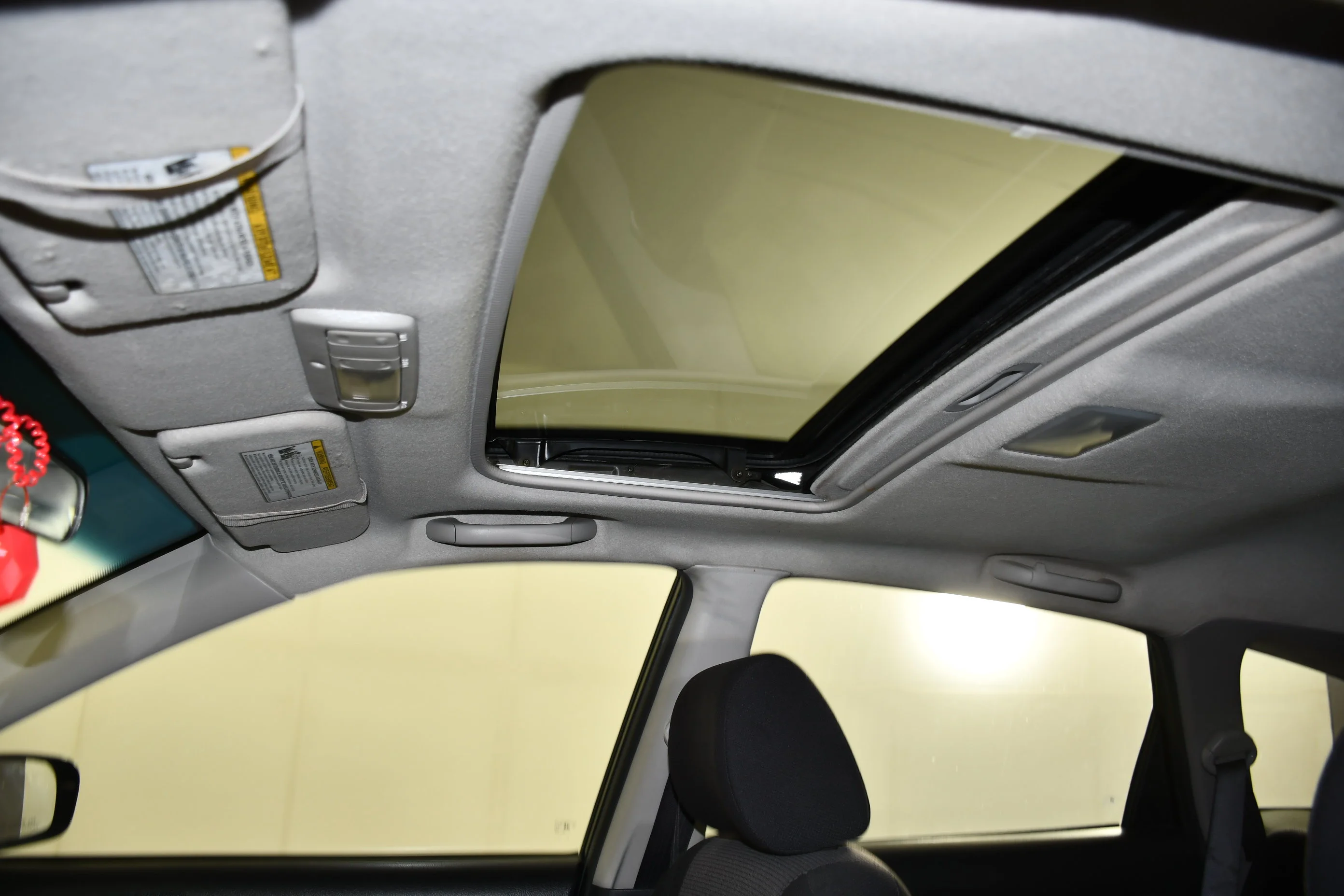 Used 2005 Abyss Black Pontiac Base image 33