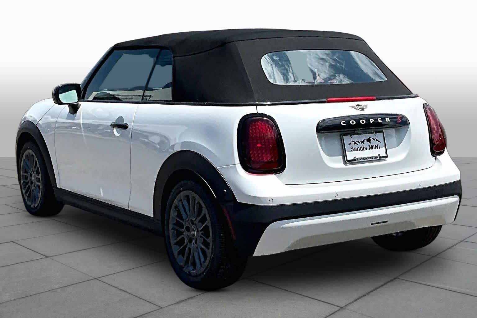 New 2026 Nanuq White Metallic MINI Iconic image 11
