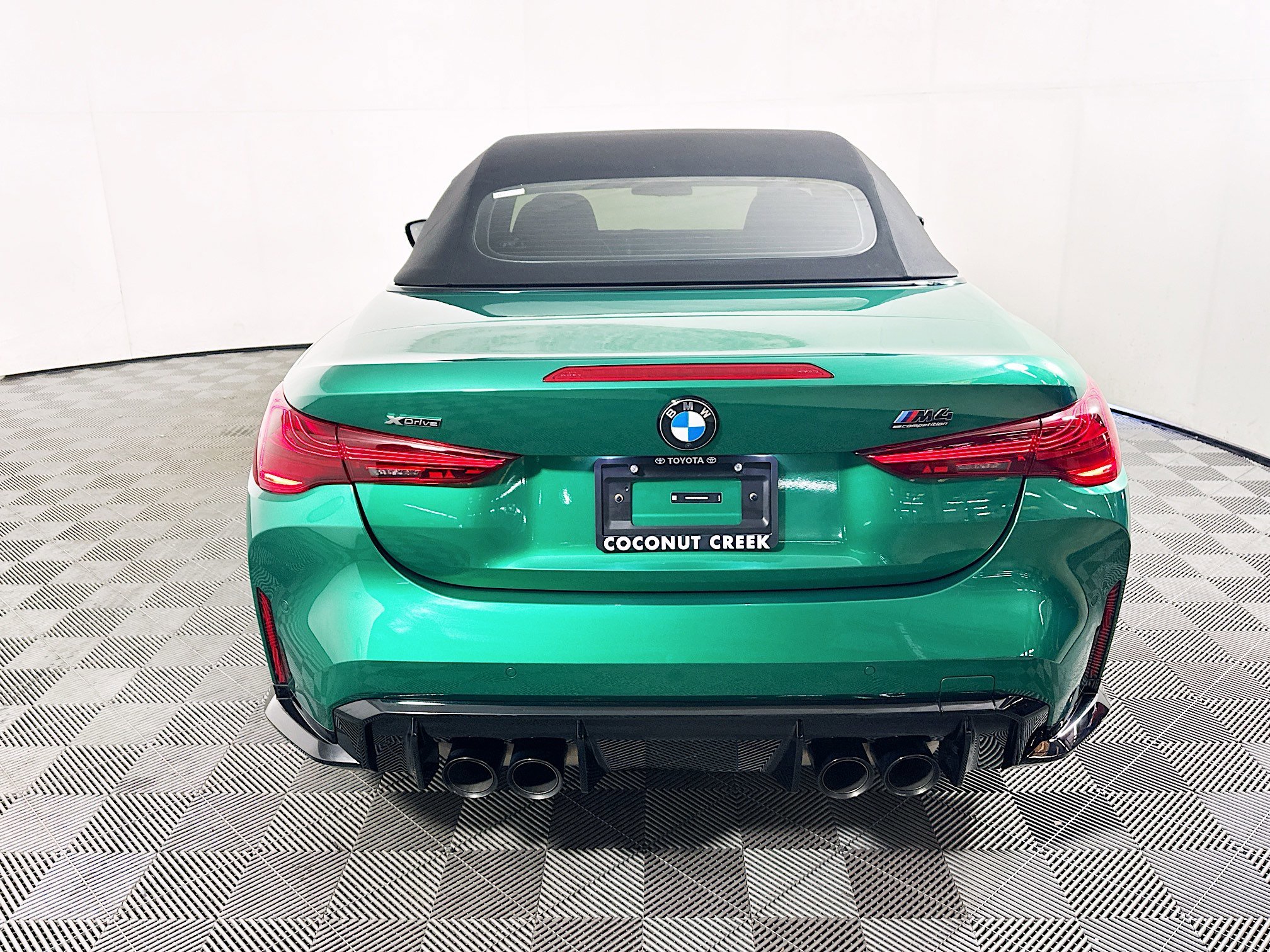 2025 BMW M4 thumbnail 6