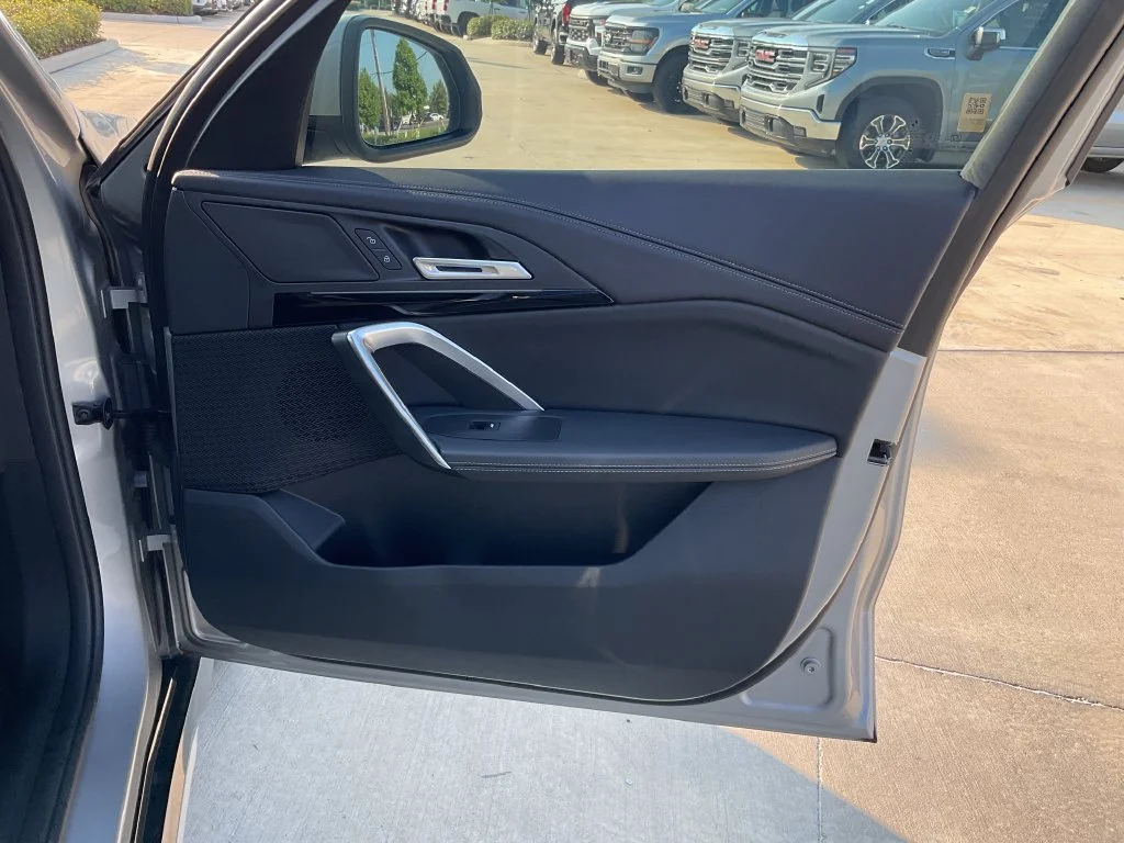 Used 2025 Silver BMW xDrive28i image 17