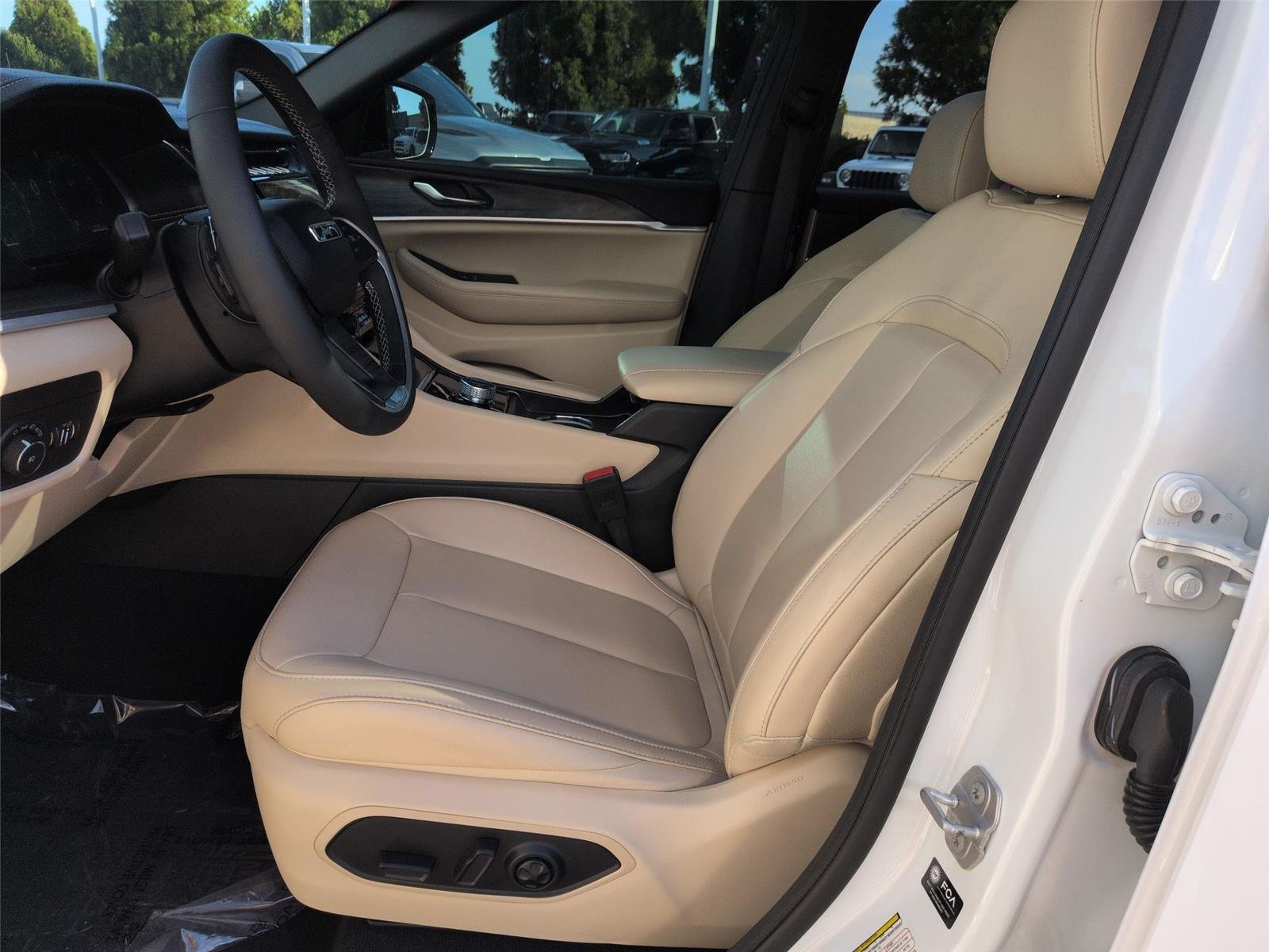 Used 2025 Bright White Clearcoat Jeep Limited image 18