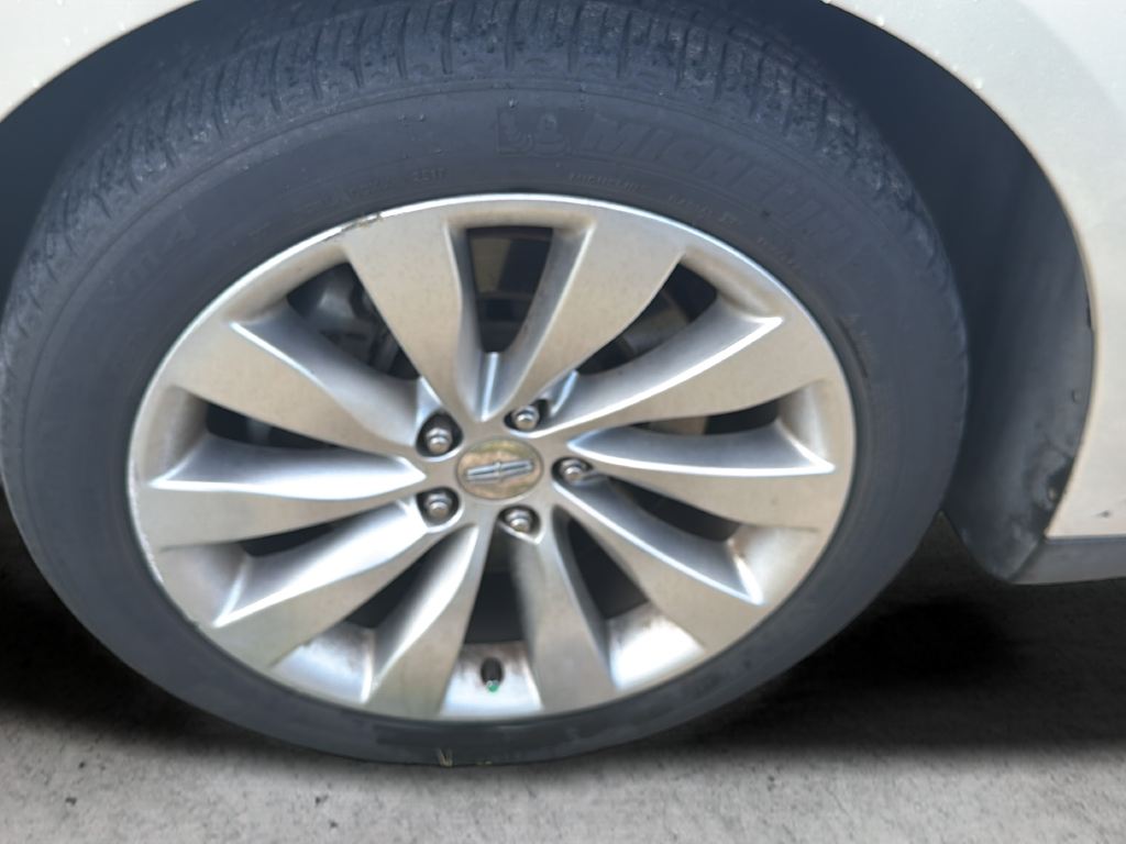 Used 2014 Silver Lincoln Base image 25