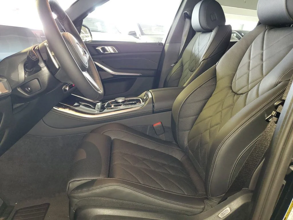 Used 2026 Black BMW sDrive40i image 16