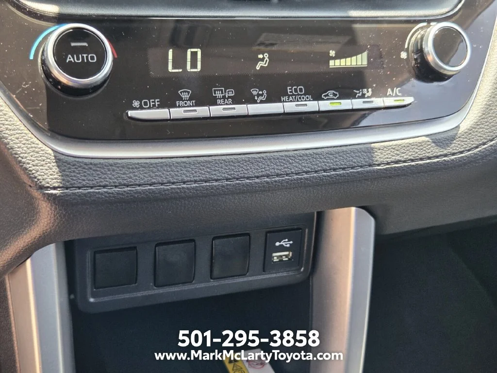 Used 2022  Toyota LE image 19
