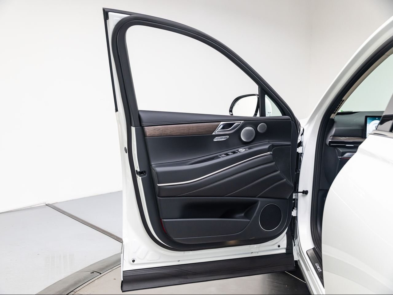 New 2026 Alta White Genesis 2.5T ADVANCED image 29