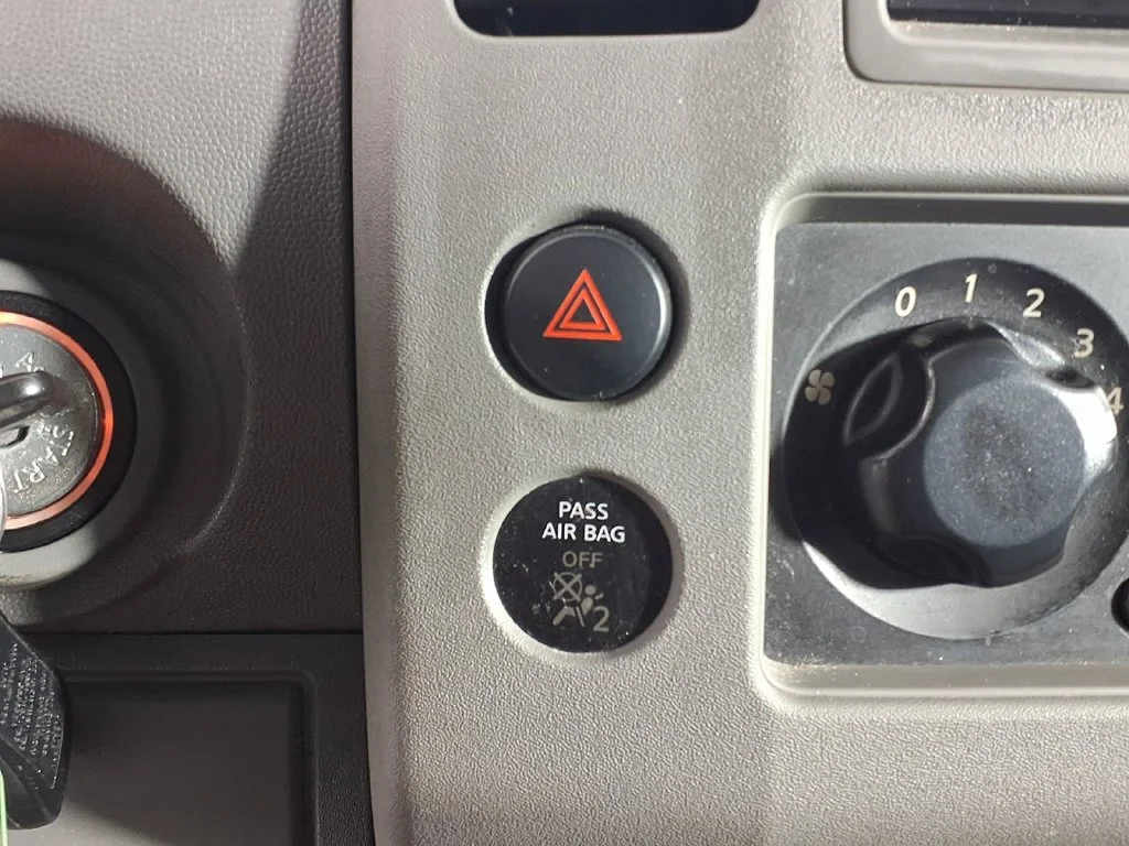 Used 2008 Gray Nissan LE image 23