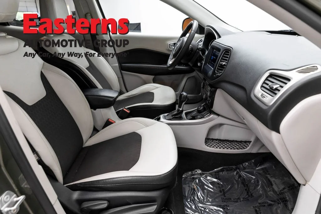 Used 2021 Green Jeep Latitude image 25