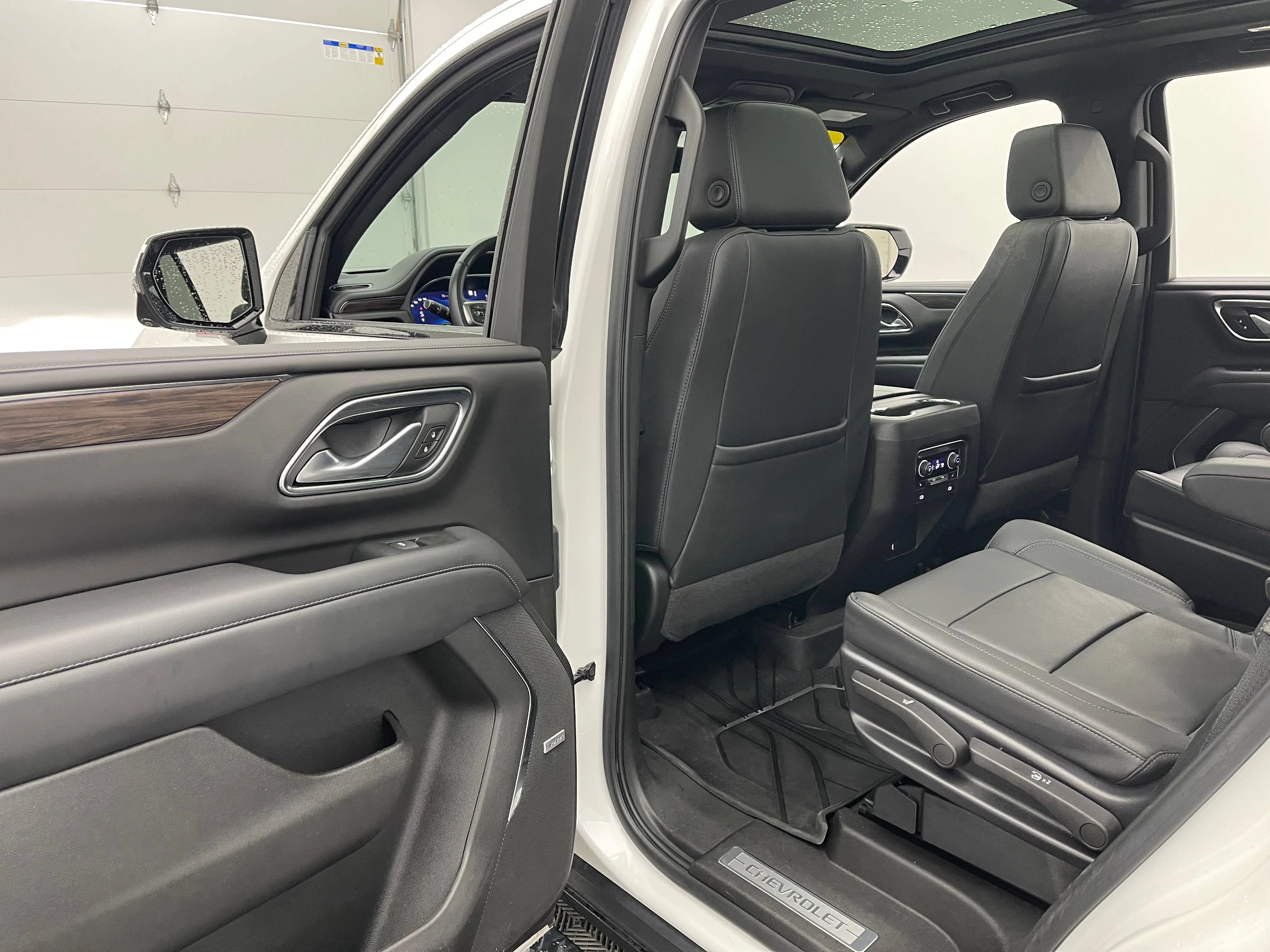 Used 2022 Iridescent Pearl Tricoat Chevrolet Z71 image 43