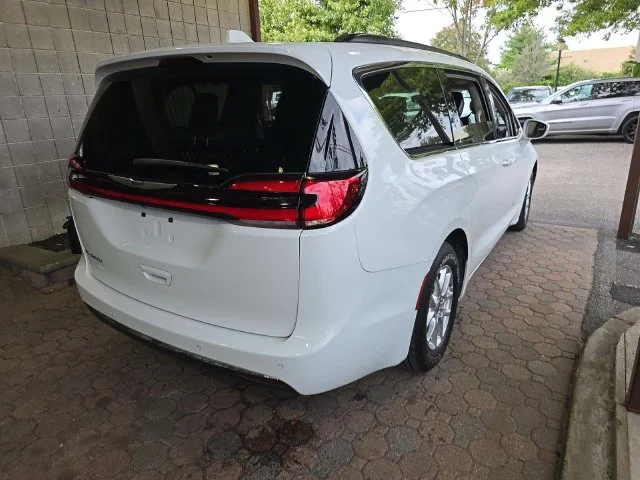 Used 2022 White Chrysler Touring L image 4