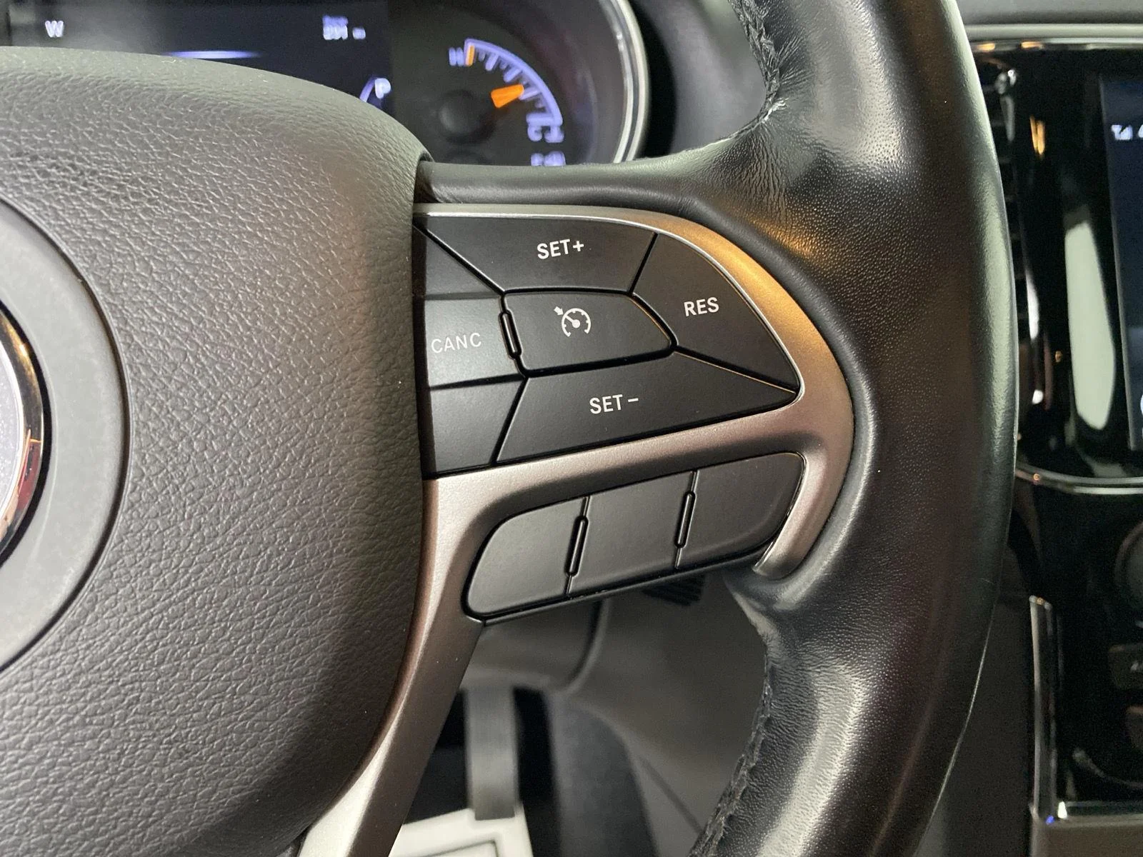 Used 2020 Diamond Black Crystal Pearlcoat Jeep North image 21