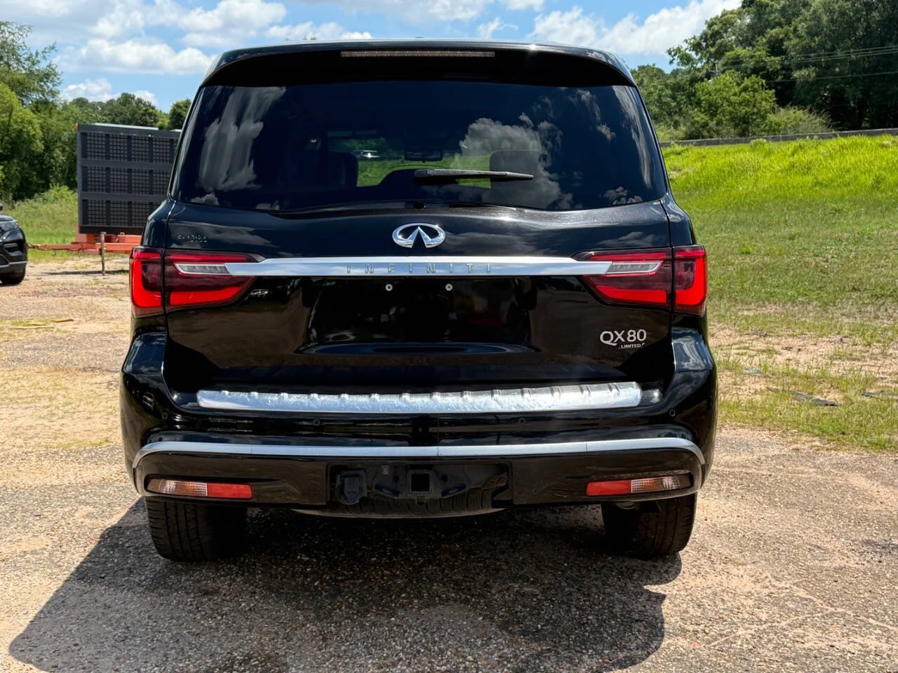 Used 2019 Black INFINITI Limited AWD 4dr SUV image 4