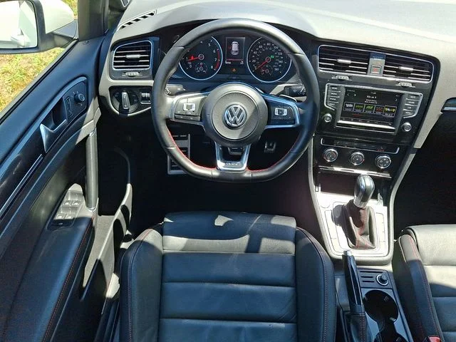 Used 2017 White Volkswagen  image 11
