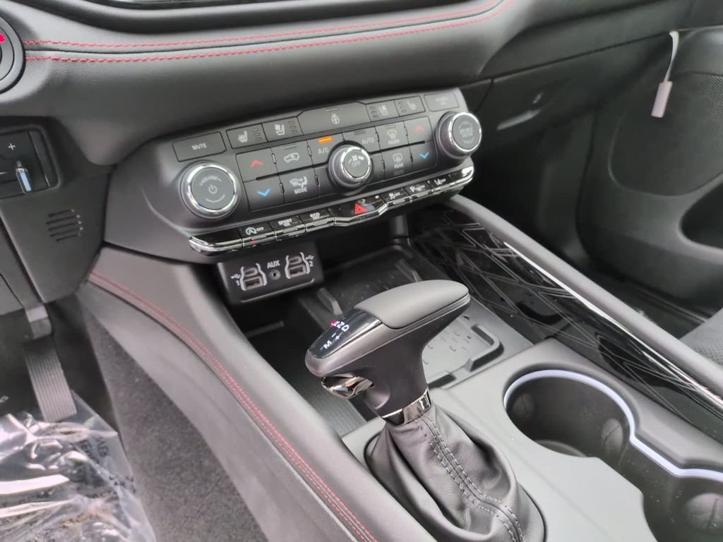 New 2026 Diamond Black Clear-Coat Exterior Paint Dodge GT image 23
