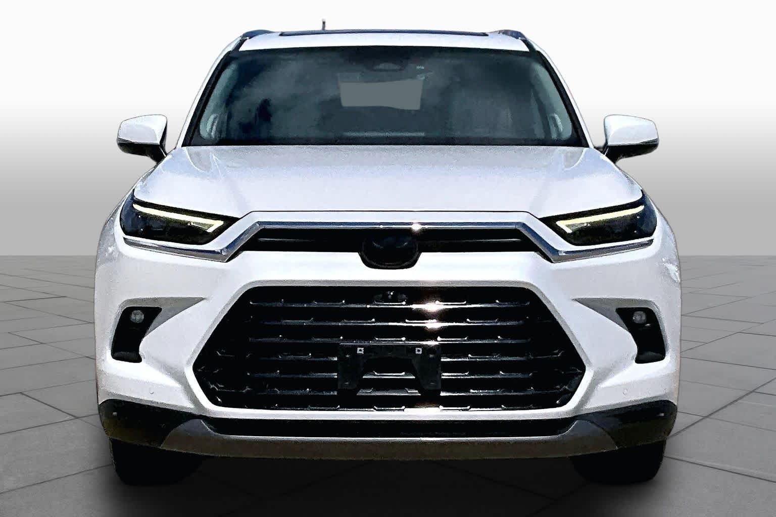 Used 2024 Wind Chill Pearl Toyota Limited image 4