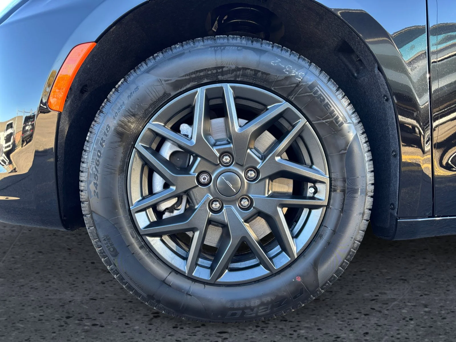 New 2027 Diamond Black Crystal Pearl Chrysler Select image 9
