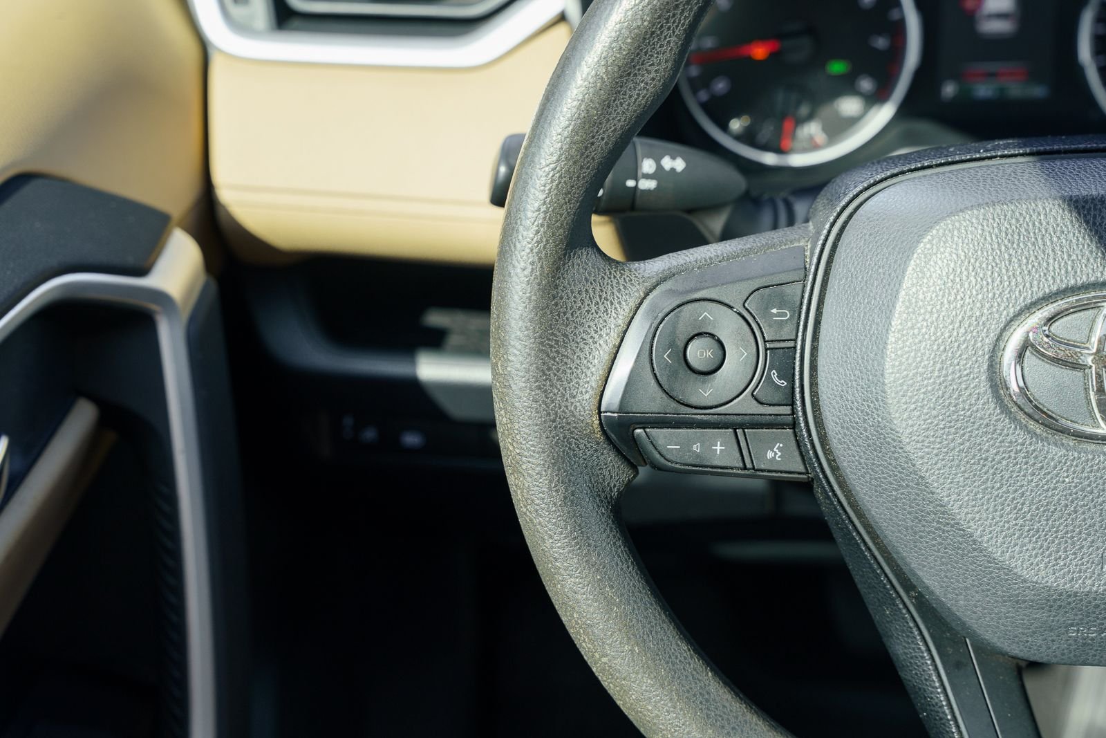 Used 2019 Red Toyota XLE image 28