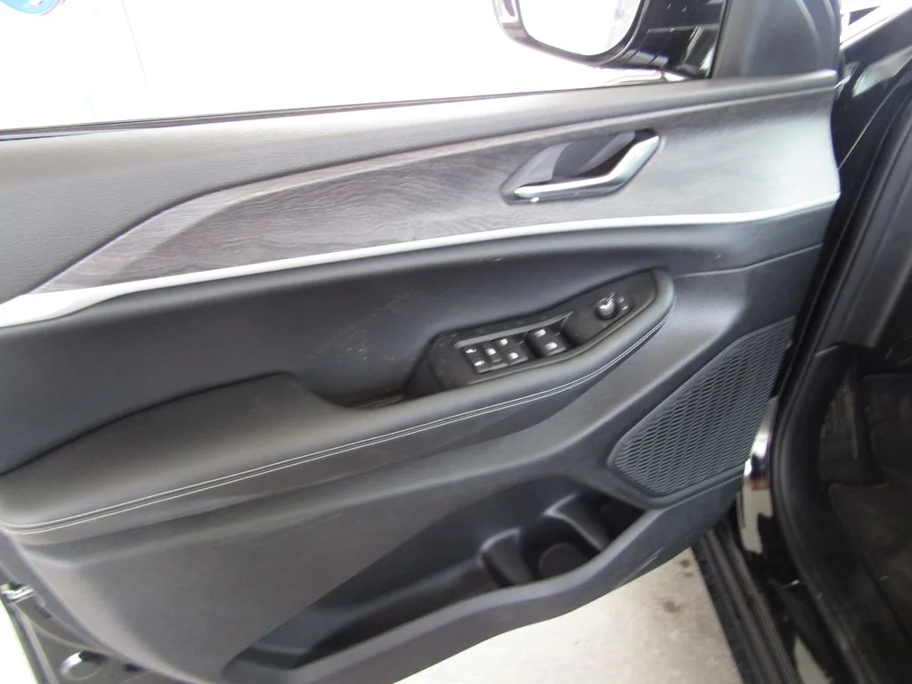 New 2026 Diamond Black Crystal Pearlcoat Jeep Altitude image 23