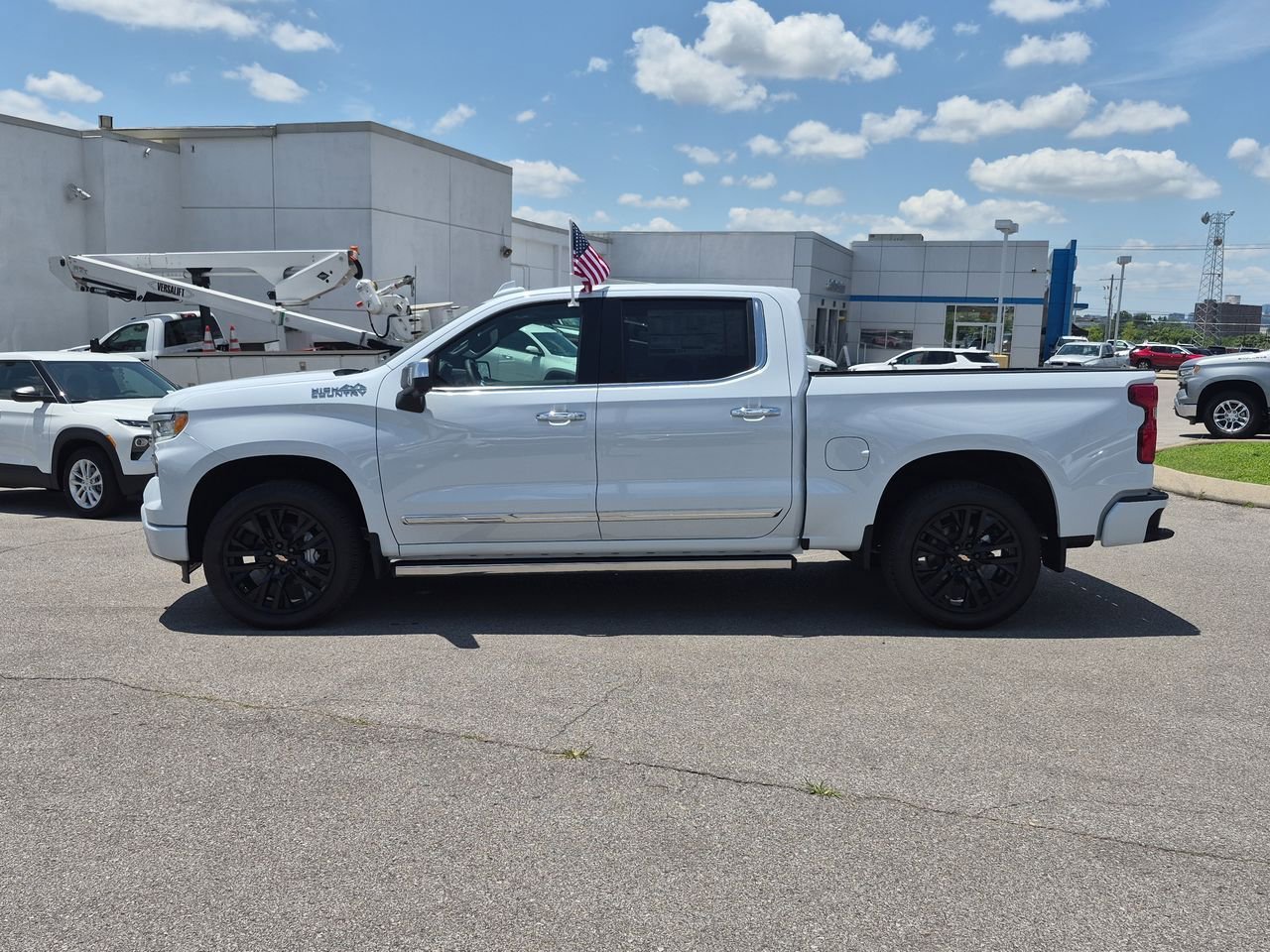 New 2026 Polar White Tricoat Chevrolet High Country image 5