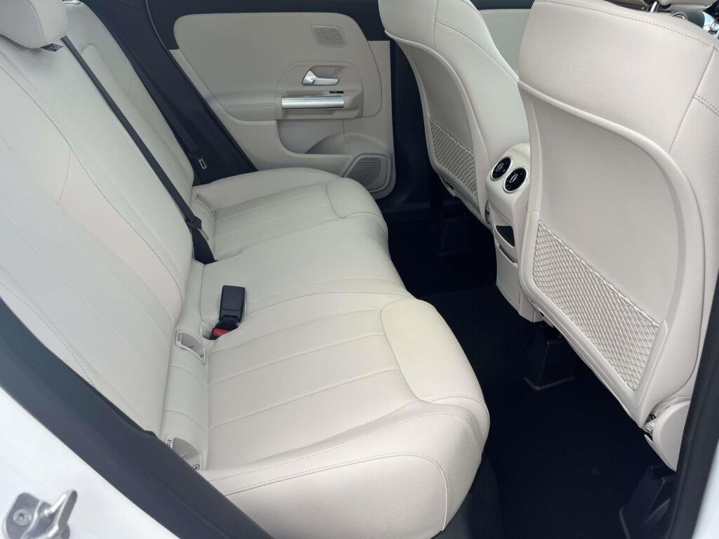 New 2026 Polar White Mercedes-Benz GLA 250 image 20