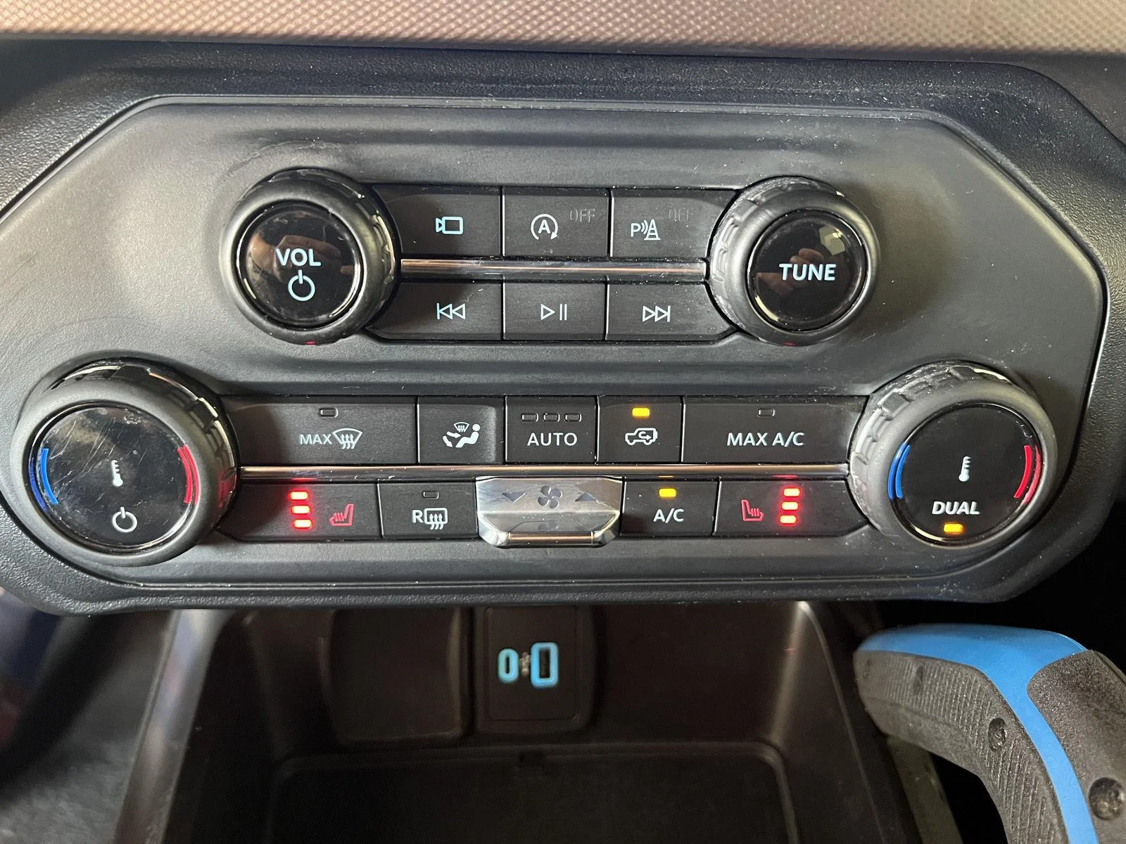 Used 2022 Gray Metallic Ford Outer Banks image 25