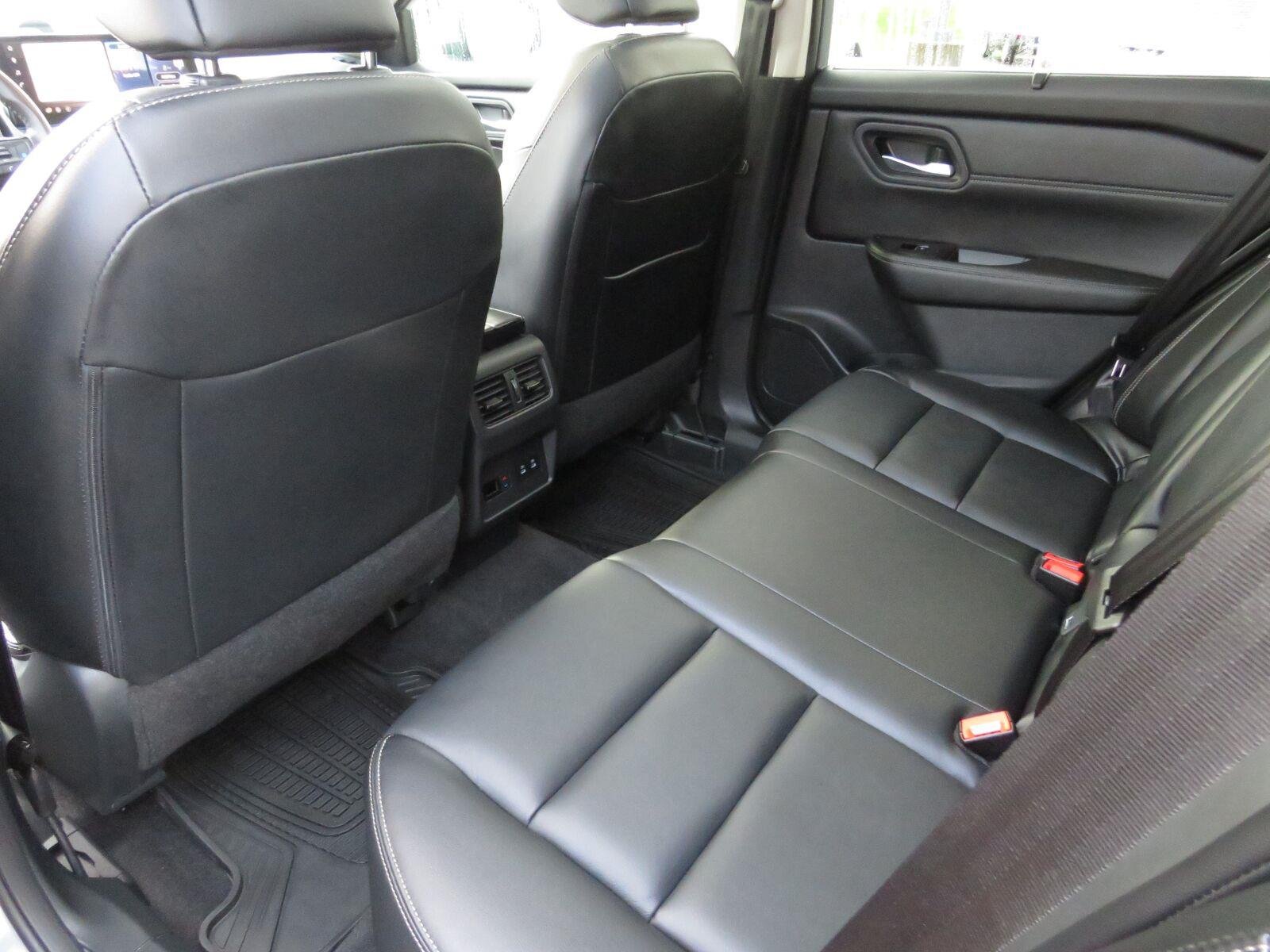Used 2024 Boulder Gray Pearl Nissan SL image 27