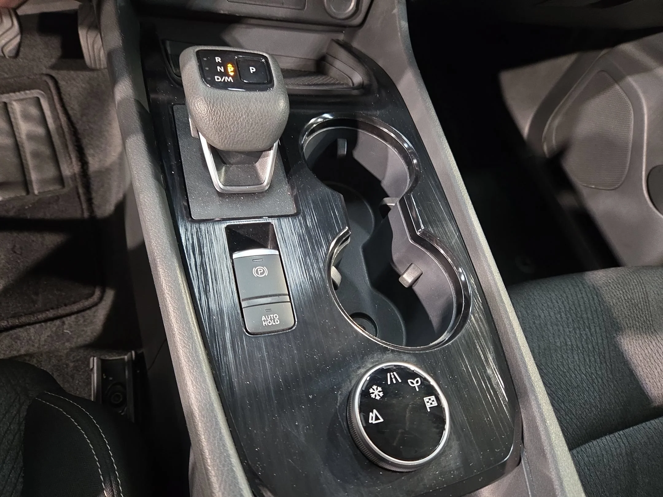 2025 Nissan Rogue SV - Photo 32