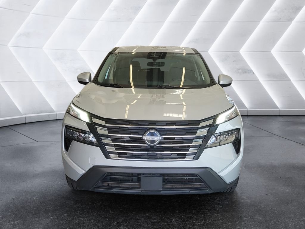 Used 2025 Silver Nissan SV image 2