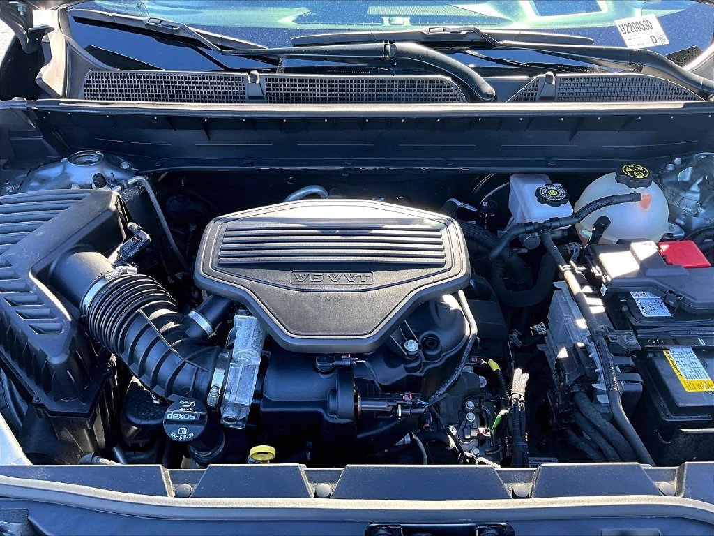 Used 2023 Silver GMC SLT image 36