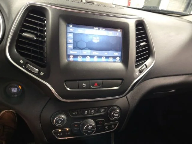 Used 2020 Gray Jeep Latitude Plus image 15