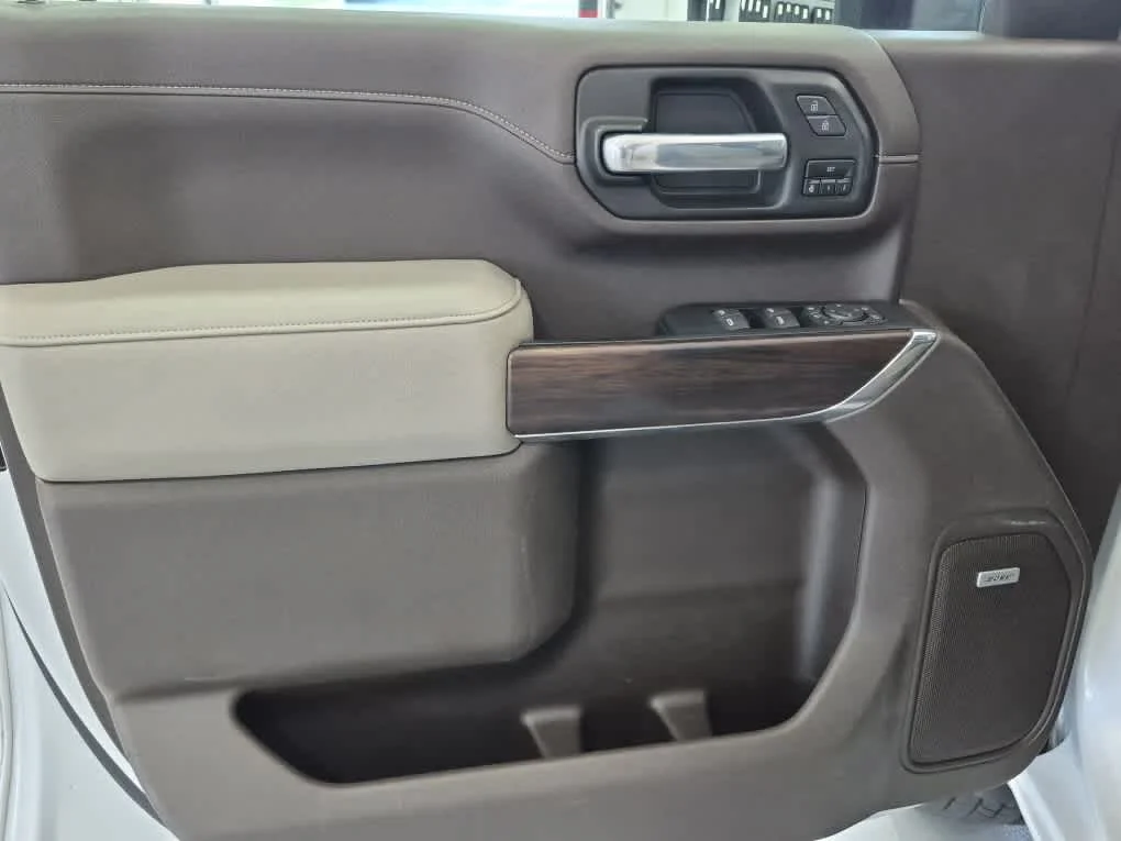 Used 2023 White Frost Tricoat GMC SLT image 10