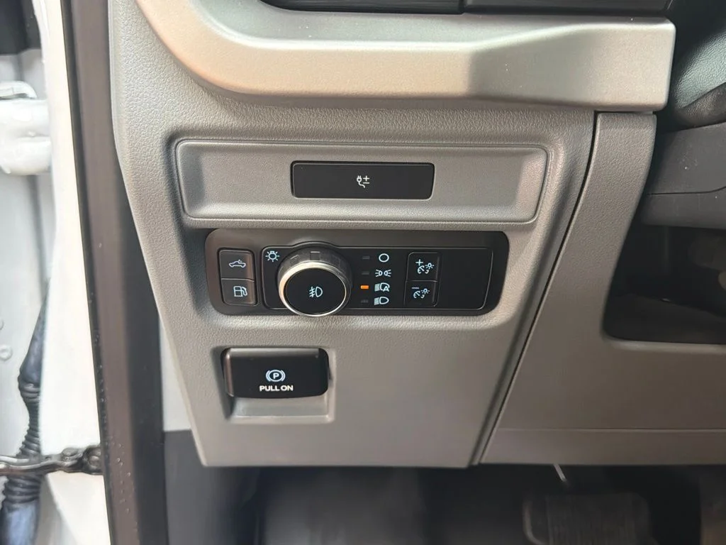 Used 2023 Oxford White Ford XLT image 24