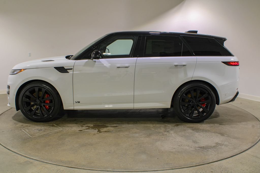 New 2026 Fuji White Land Rover Dynamic SE image 2