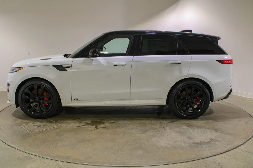 New 2026 Fuji White Land Rover Dynamic SE P530 V8 image 2