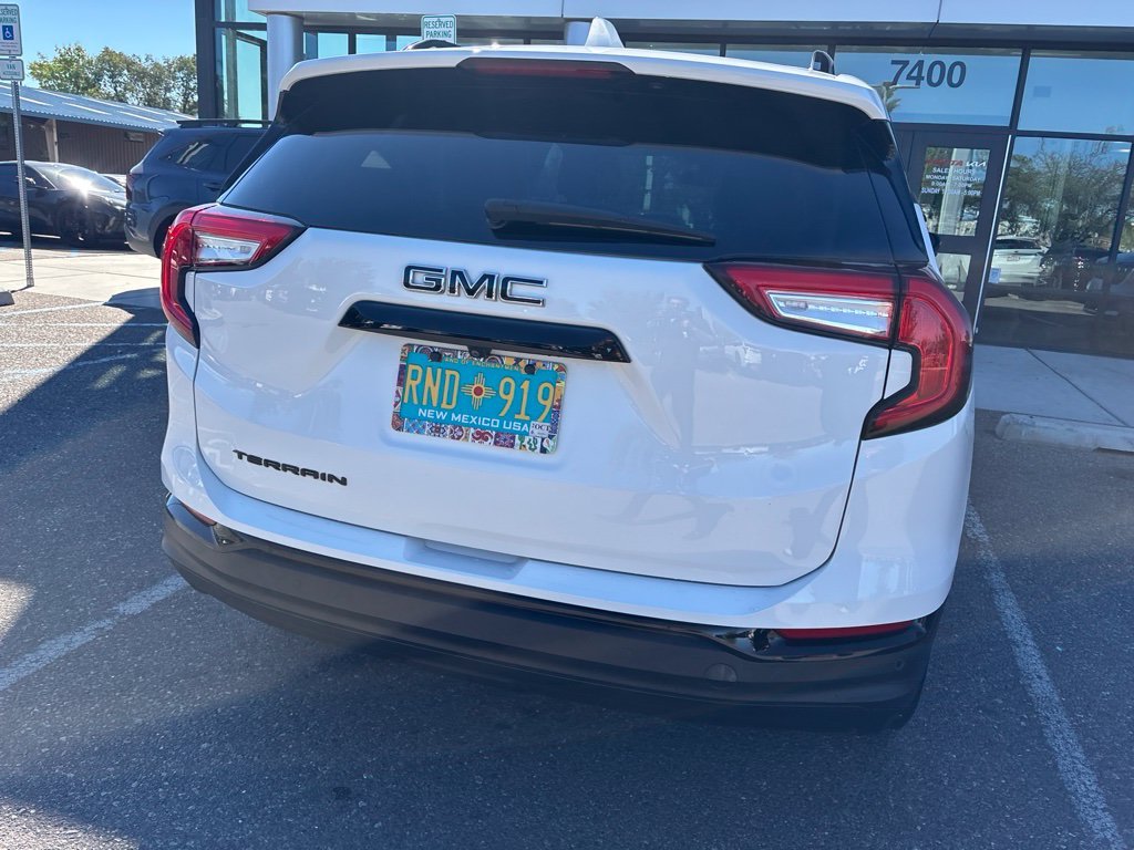 Used 2022 White GMC SLT image 16