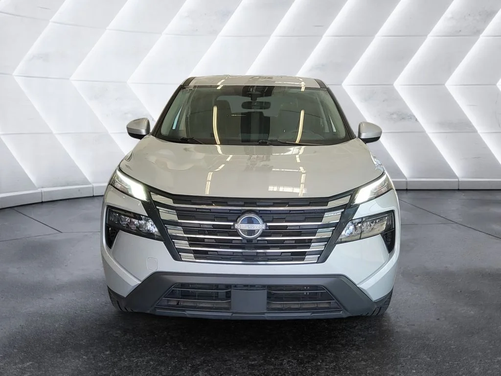 Used 2025 Silver Nissan SV image 2