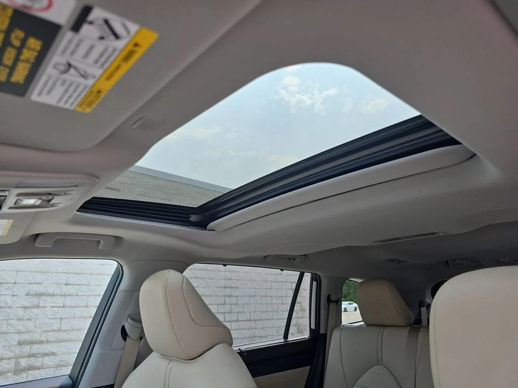 Used 2021  Toyota XLE image 15