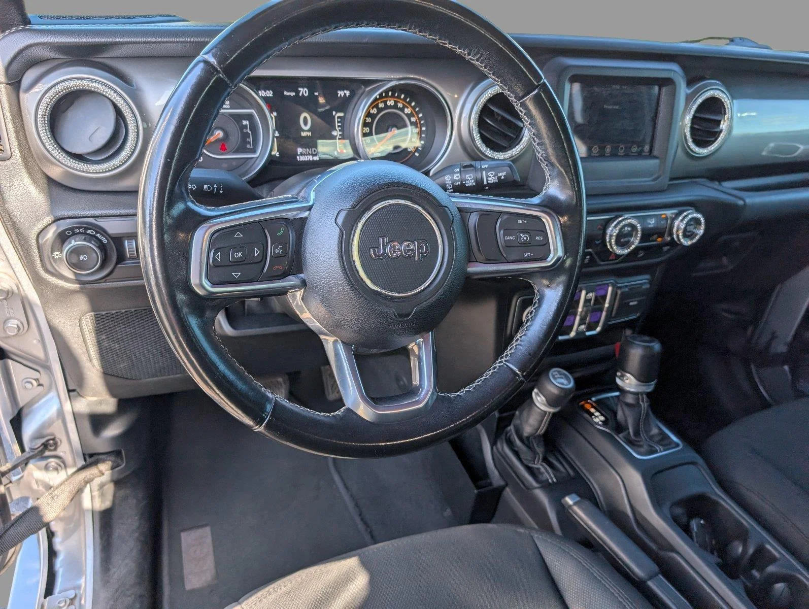 Used 2020 Billet Silver Metallic Clearcoat Jeep Sahara image 4