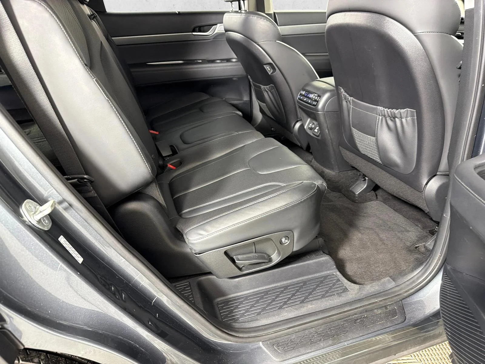Used 2023 Gray Hyundai SEL image 17
