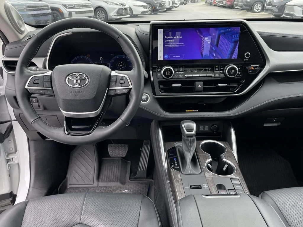 Used 2024 Wind Chill Pearl Toyota Platinum image 6