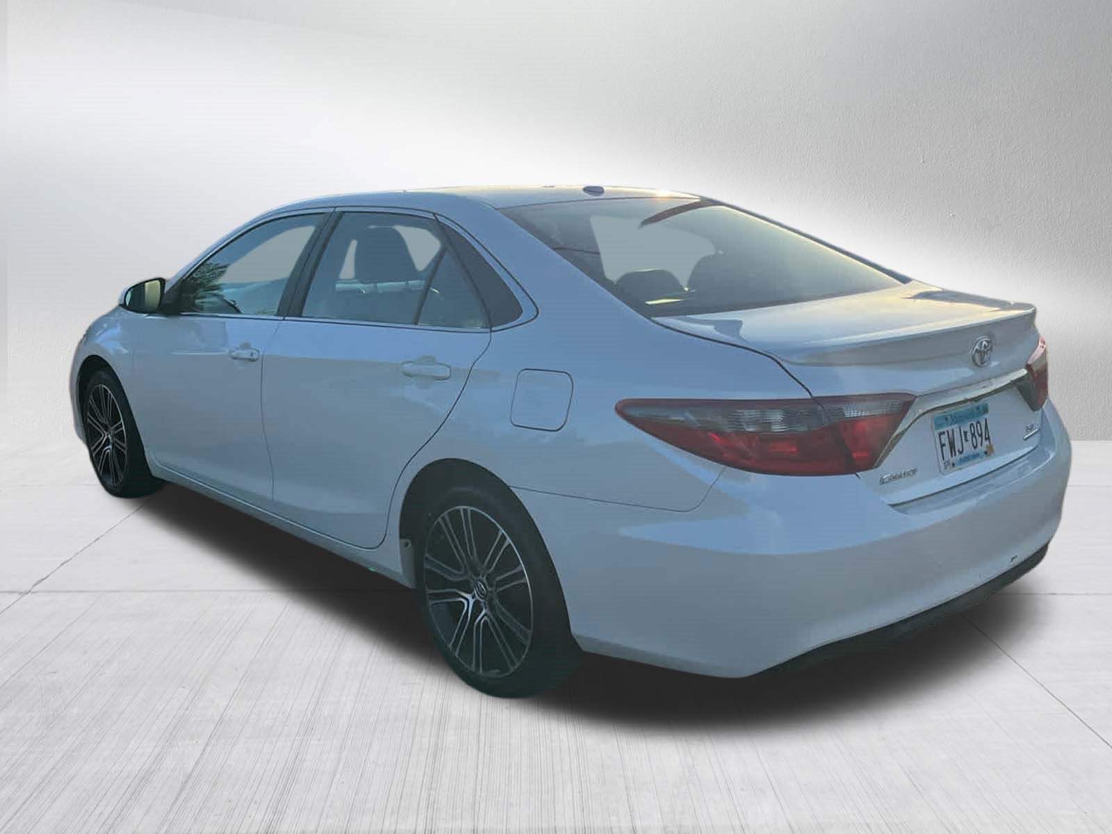 Used 2016 Blizzard Pearl Toyota SE w/Special Edition Pkg image 4