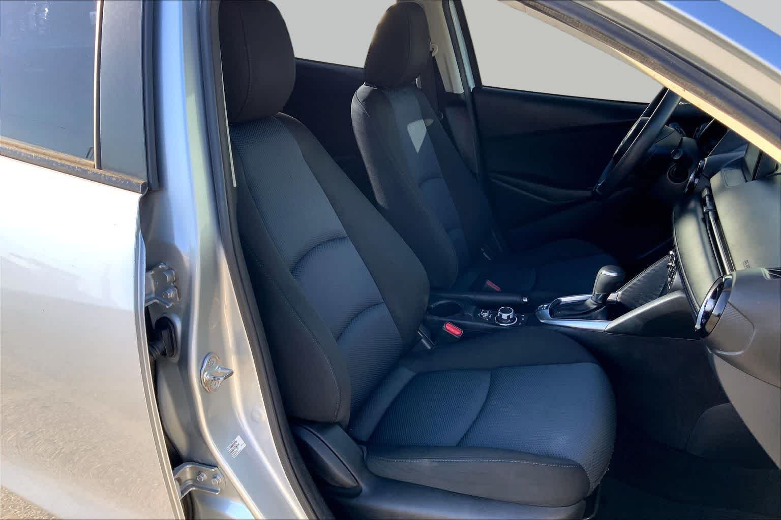 Used 2019 Chromium Toyota LE image 9
