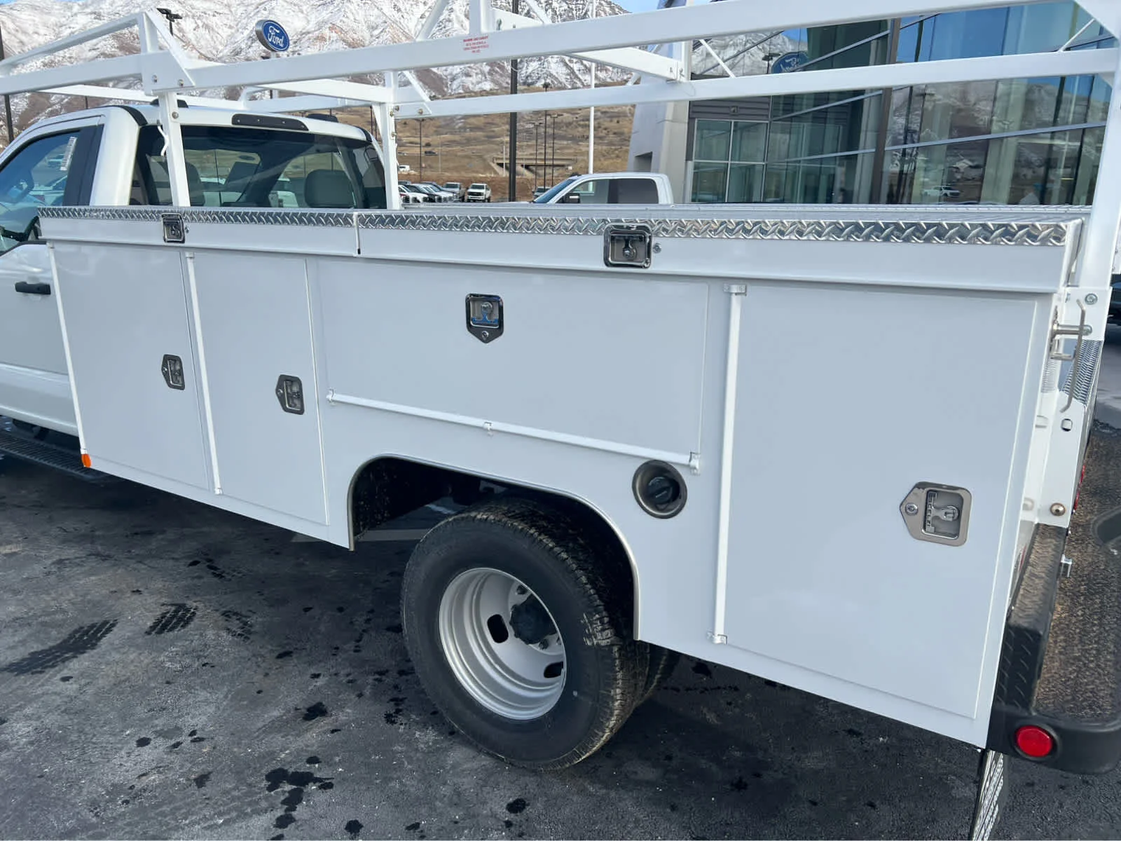 2025 Ford F-350 Super Duty Chassis Cab XL - Photo 22