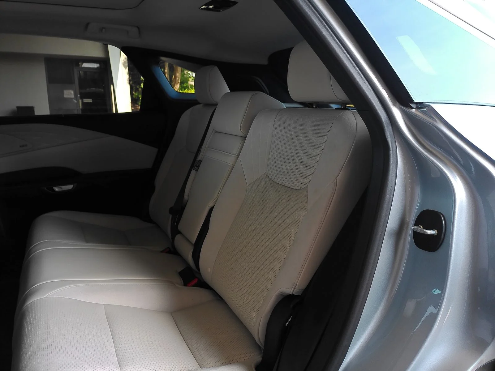 Used 2024 Silver Lexus 350h Luxury image 6
