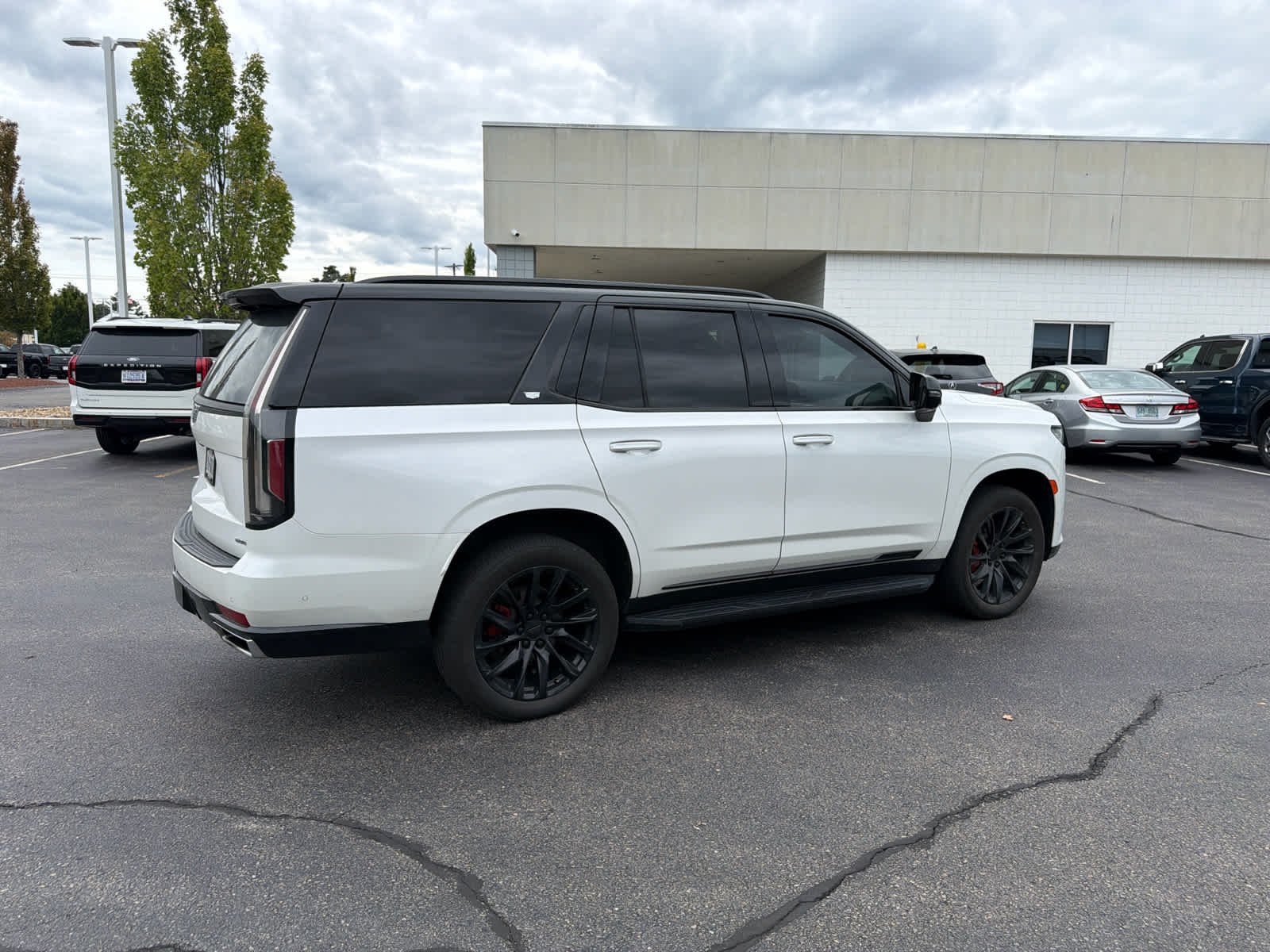 Used 2021 Crystal White Tricoat Cadillac Premium Luxury image 6