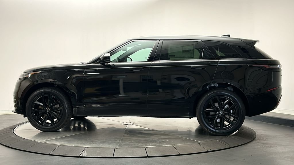 Used 2026 Santorini Black Metallic Land Rover Dynamic SE image 2