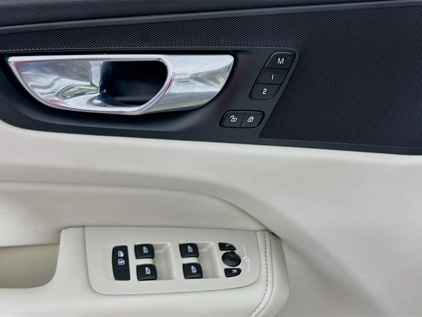Used 2023 White Volvo B5 Plus Bright Theme image 19