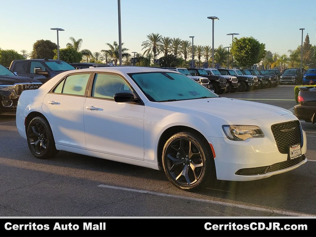 2023 Chrysler 300 Touring