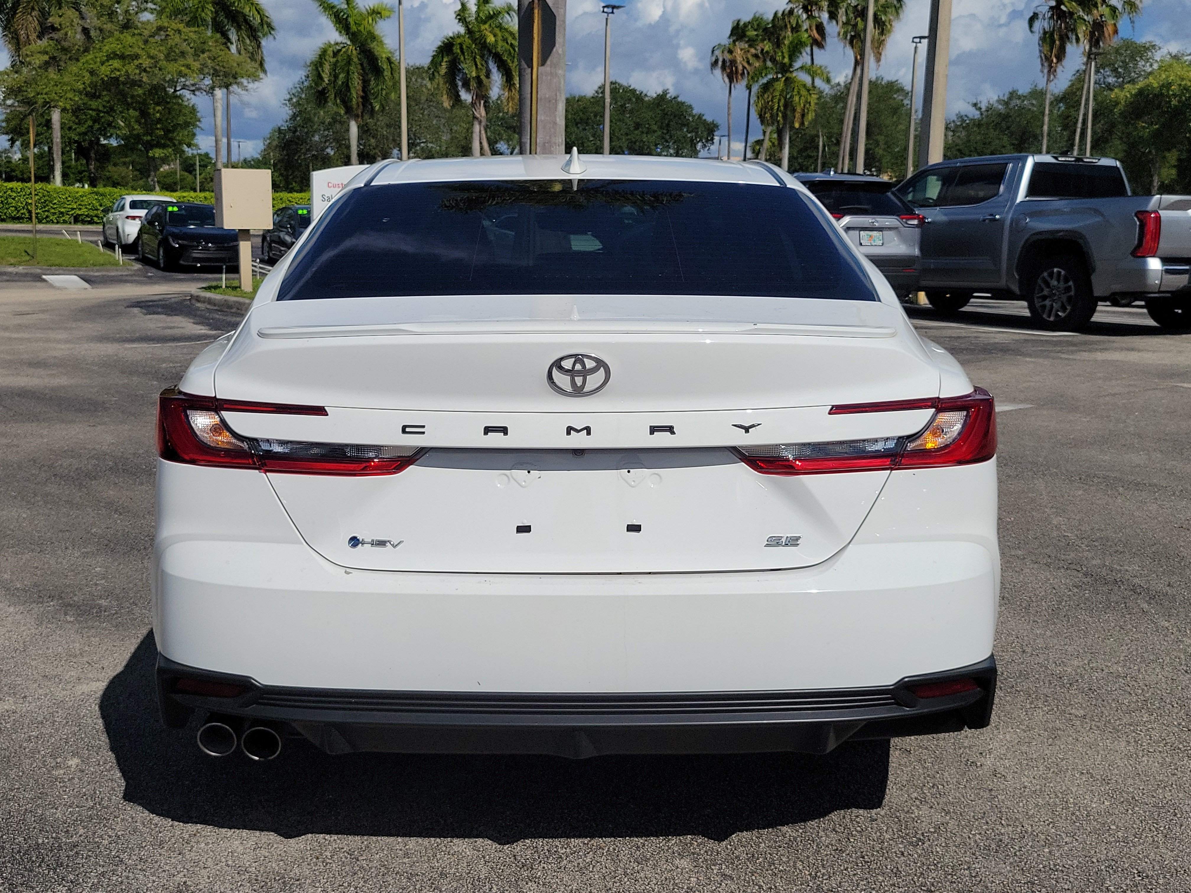Used 2025 Ice Toyota SE image 6