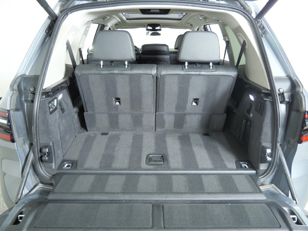 Certified Used 2025 Skyscraper Grey Metallic BMW xDrive40i image 36